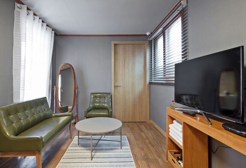 חדר משפחתי, Cozzzy Guest House   Hostel
