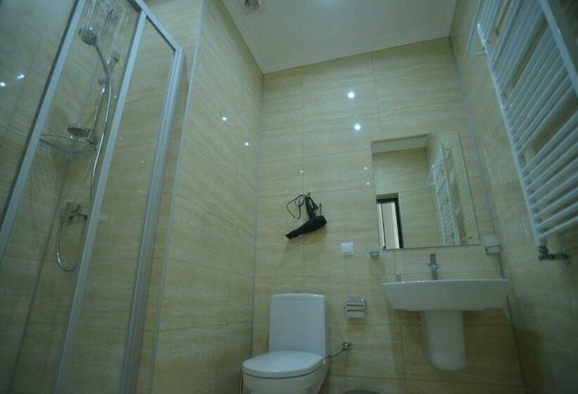 جناح جونيور, Chernivtsi Arbat