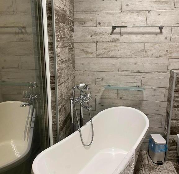 شقة غرفة واحدة, Fontush Boutique