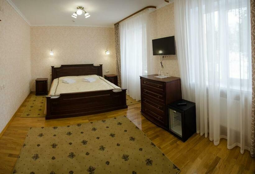سوییت جونیور, Naftusya