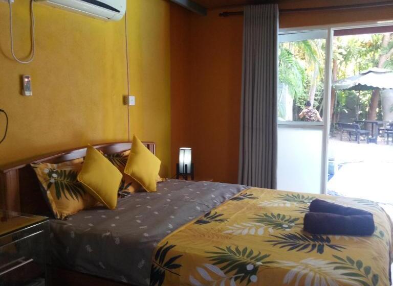 豪华三人间, Palms Villa