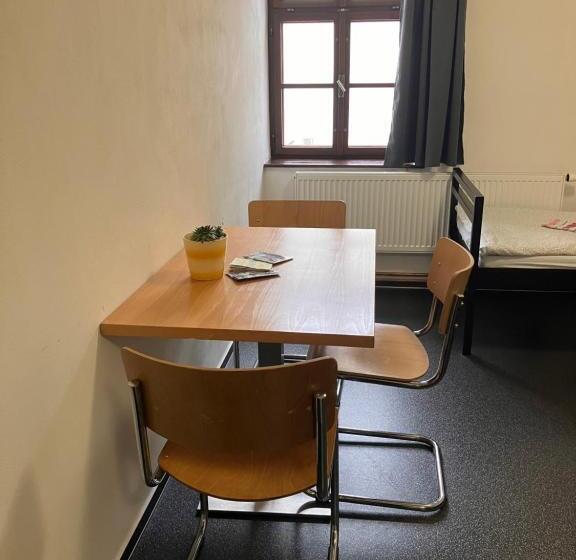 Апартаменты 1 Спальня, Hostel Eleven