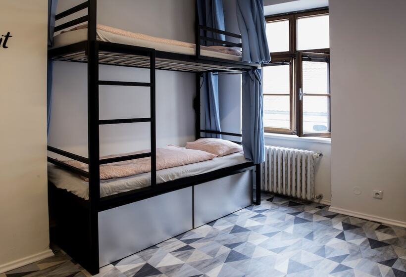 공동 객실, Hostel Eleven
