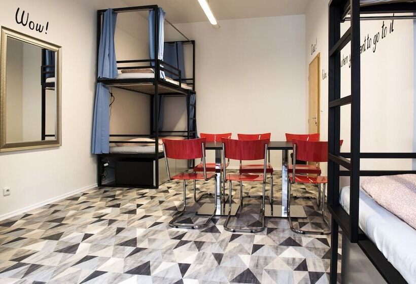 Кровать в Общей Комнате, Hostel Eleven