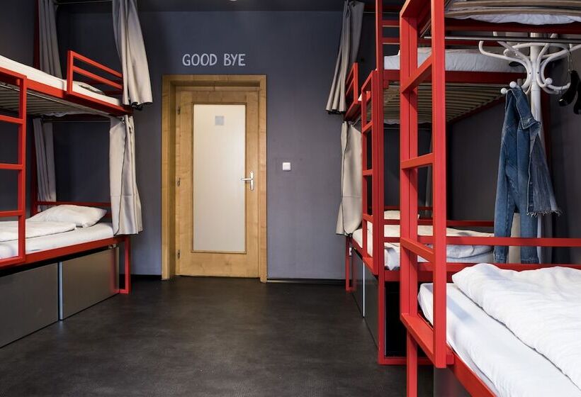 Кровать в Общей Комнате, Hostel Eleven