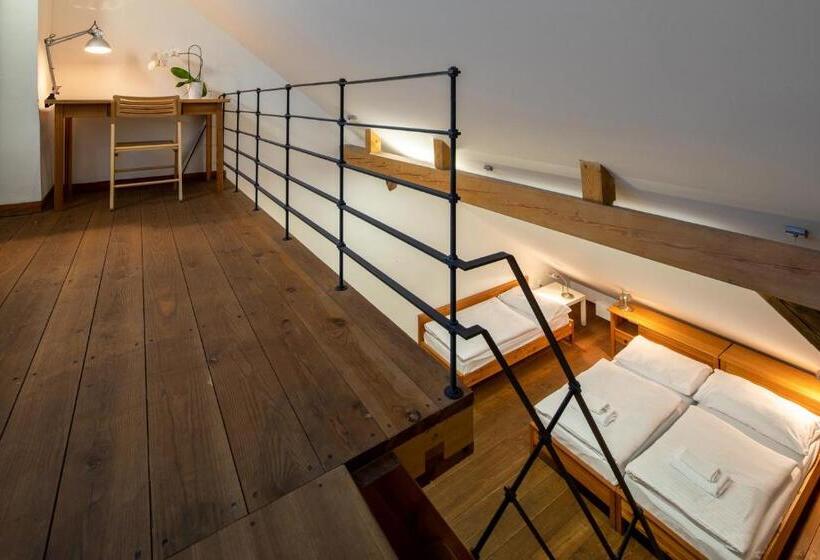 اتاق استاندارد سه نفره, A Hostel Zámecký Pivovar Litomyšl