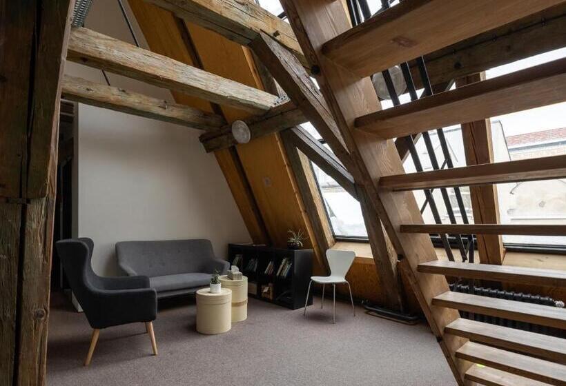 Четырехместный номер эконом класса с общей ванной комнатой, A Hostel Zámecký Pivovar Litomyšl