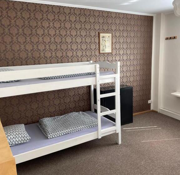 浴室共有スタンダード４人用ルーム, Mikalo House