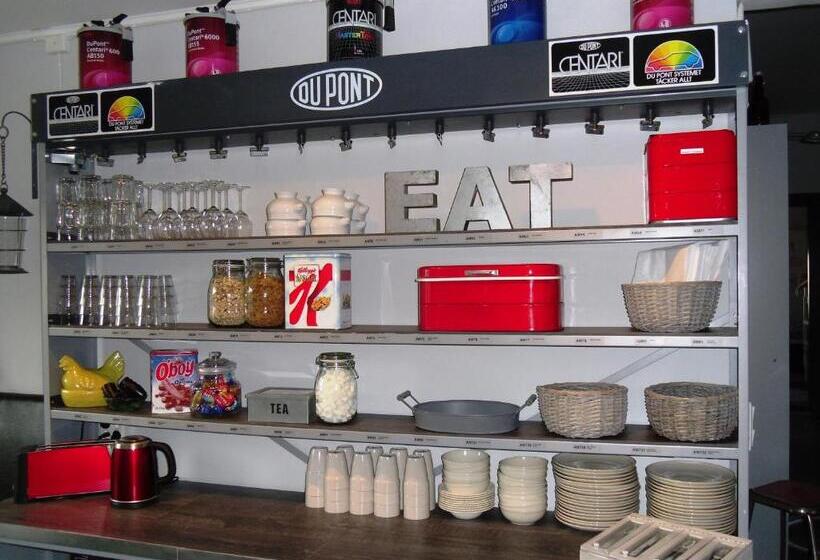 اتاق استاندارد سه نفره, Ekeliden B&b