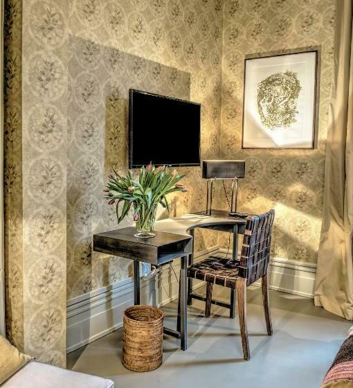 Quarto Estandar, Camillas Hus