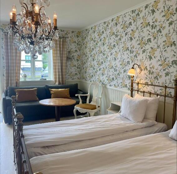Номер Deluxe, Slottsgården