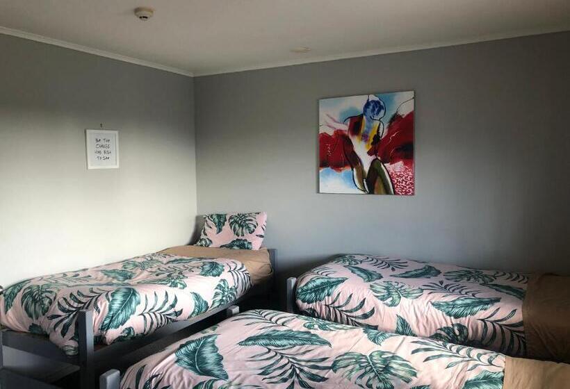 Четырехместный Номер Стандарт, Ivorytowers Accommodation