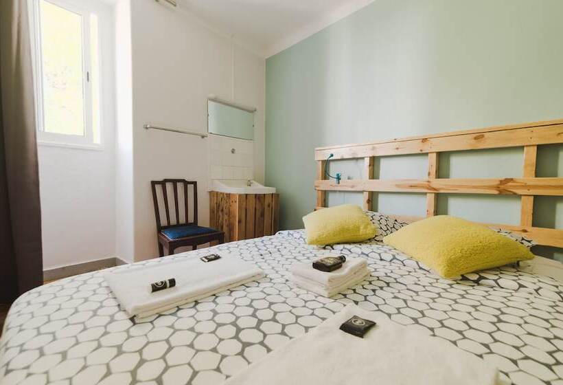 Quarto Estandar Banheiro Compartilhado, WOT New Lisbon