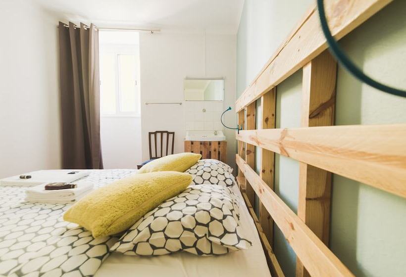Quarto Estandar Banheiro Compartilhado, WOT New Lisbon