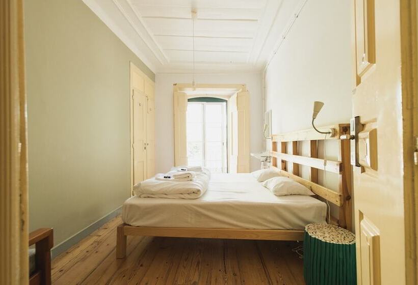 Quarto Estandar Banheiro Compartilhado, WOT New Lisbon
