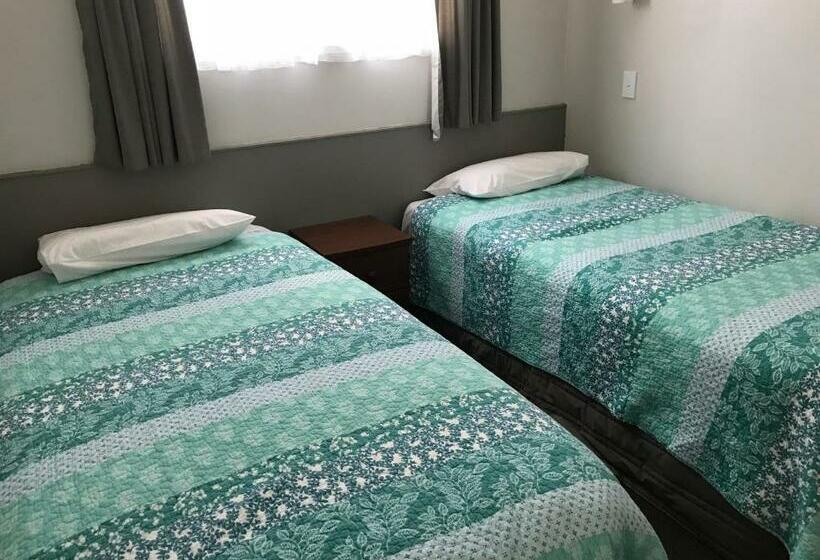 דירת שני חדרים, Continental Motel
