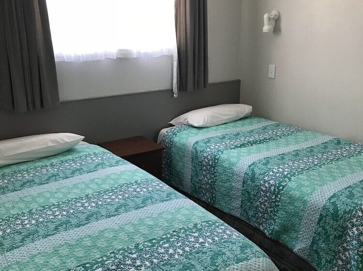 דירת שני חדרים, Continental Motel