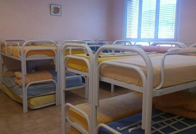 سرير فى غرفة مشتركه, Hebergement Du Pod