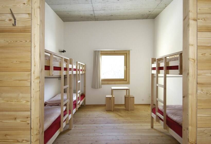 اتاق استاندارد با سرویس بهداشتی مشترک, Scuol Youth Hostel