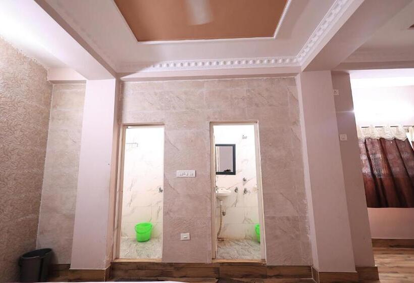 اتاق لوکس چهار تخته, Gokul Bhawan
