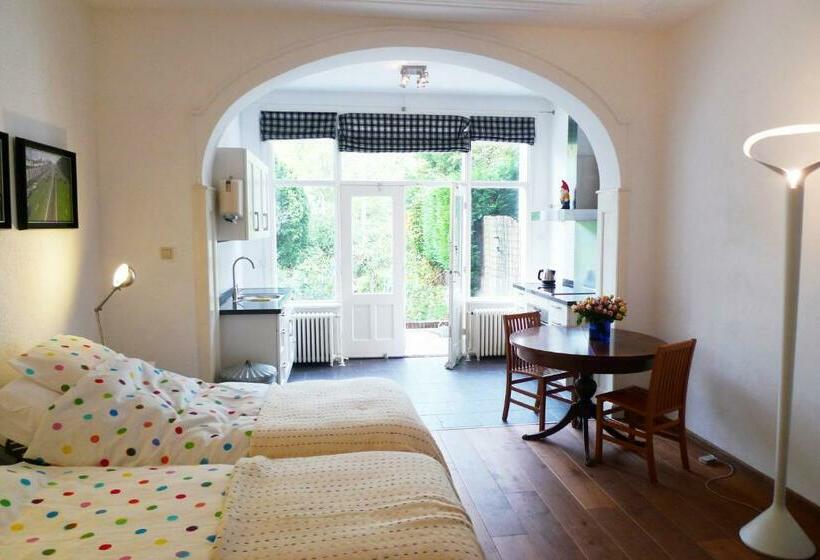标准工作室, Bed & Breakfast Walenburg