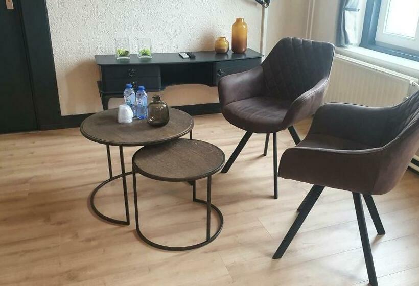 Номер Стандарт Трехместный, Grand Café Goejje