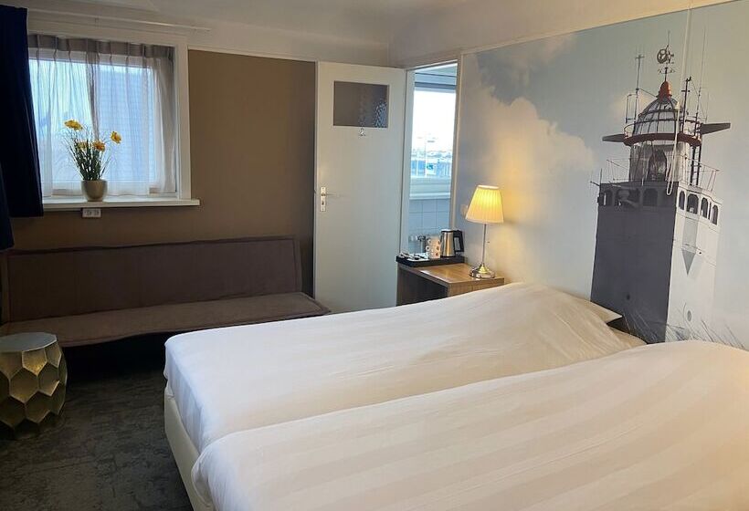 חדר בסיסי לשלושה, Heeren Van Noortwyck