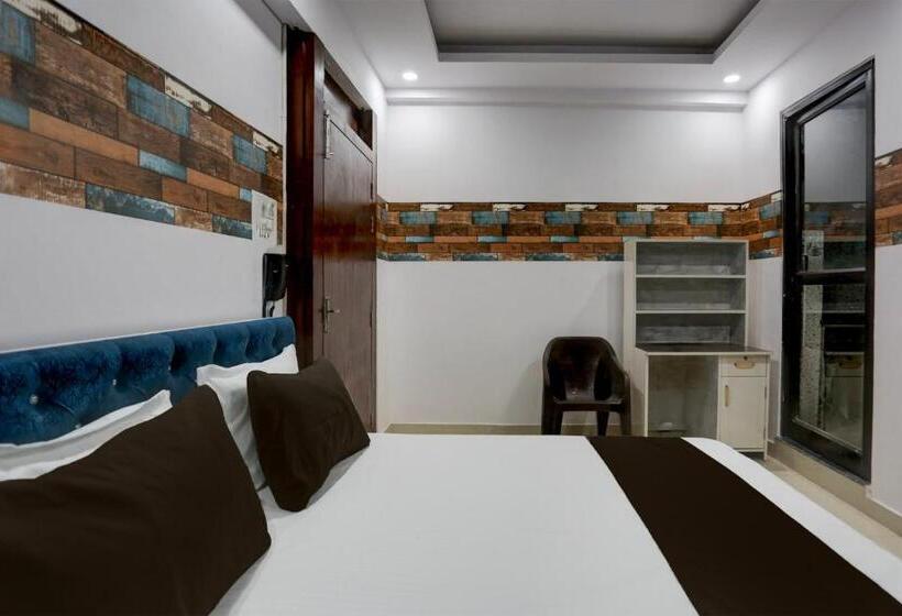 اتاق کلاسیک سه تخته, Oyo Flagship Hotel Om Shree