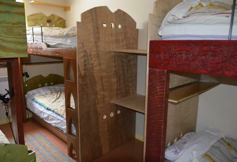 ルームシェアのワンベッド, Auberge Internationale Le Tangon