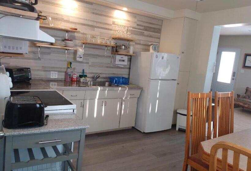 Бунгало Стандарт 3 Спальни, Auberge Jeunesse à Loulou