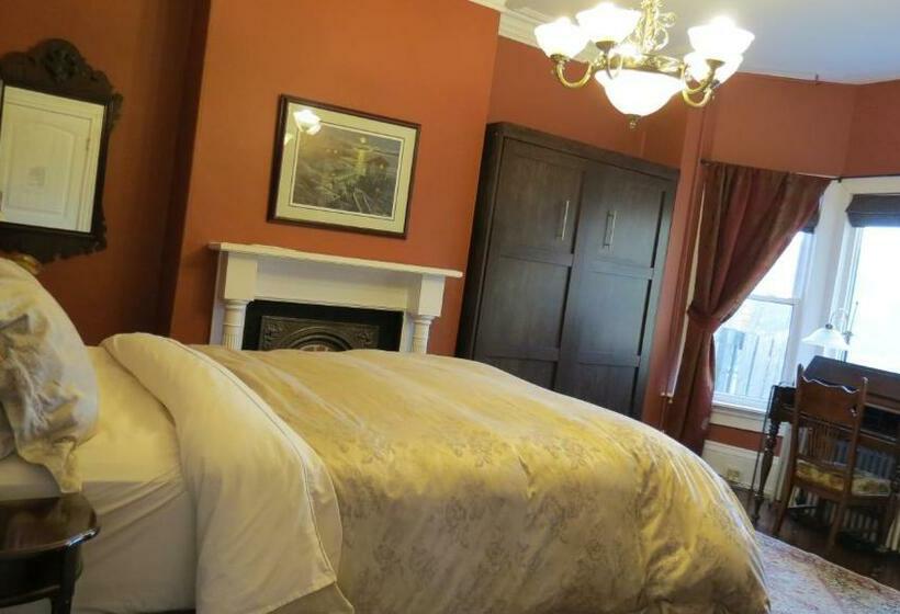חדר קומפורט לשלושה, The Roses Heritage Inn