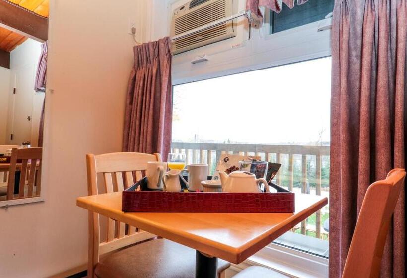 Номер Deluxe, Lakeview Motel