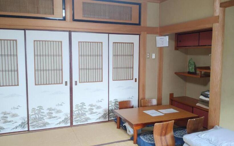 스탠다드 4인용 룸 공용 욕실, Kyoto Guesthouse Lantern