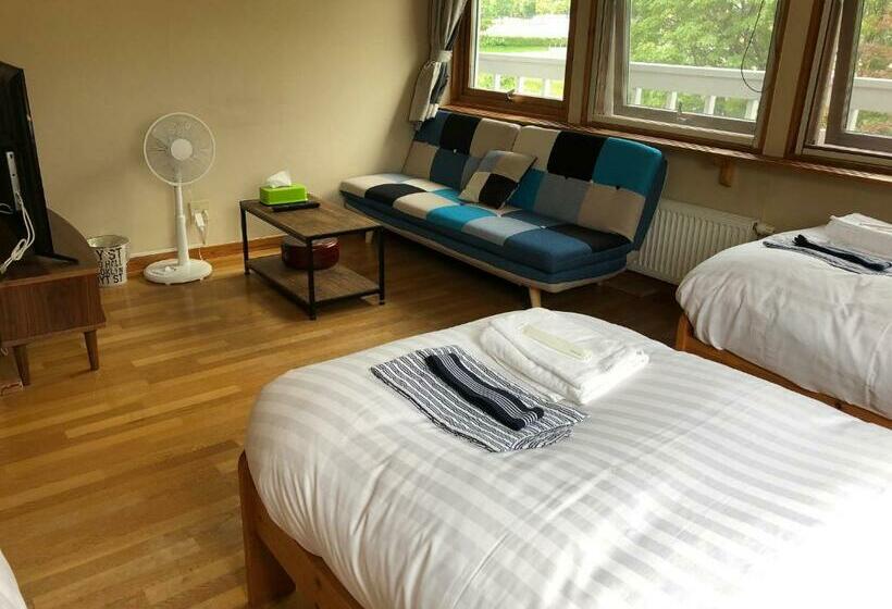 스탠다드 트리픔 룸 공동욕실, Rusutsu Lodges Pension Lilla Huset