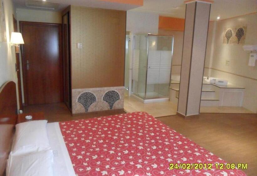 자쿠지 스위트, Motel Emporio