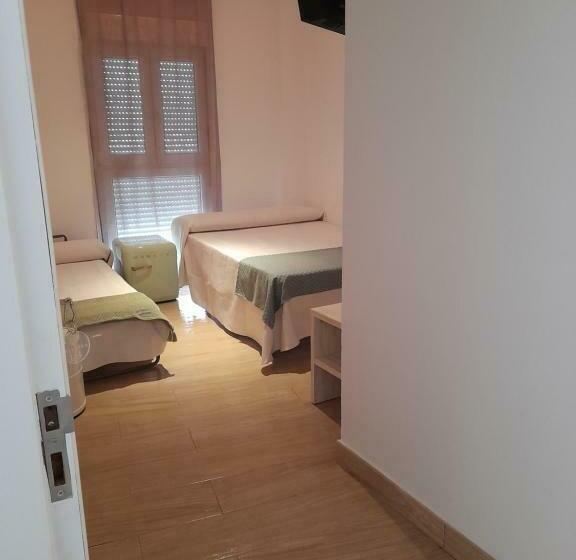 标准三人间, Hostal Casandra   Antiguo Hostal Los Valencianos