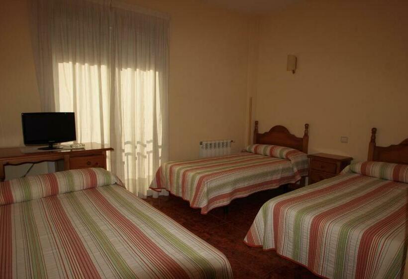 Номер Стандарт Трехместный, Hostal Sunami