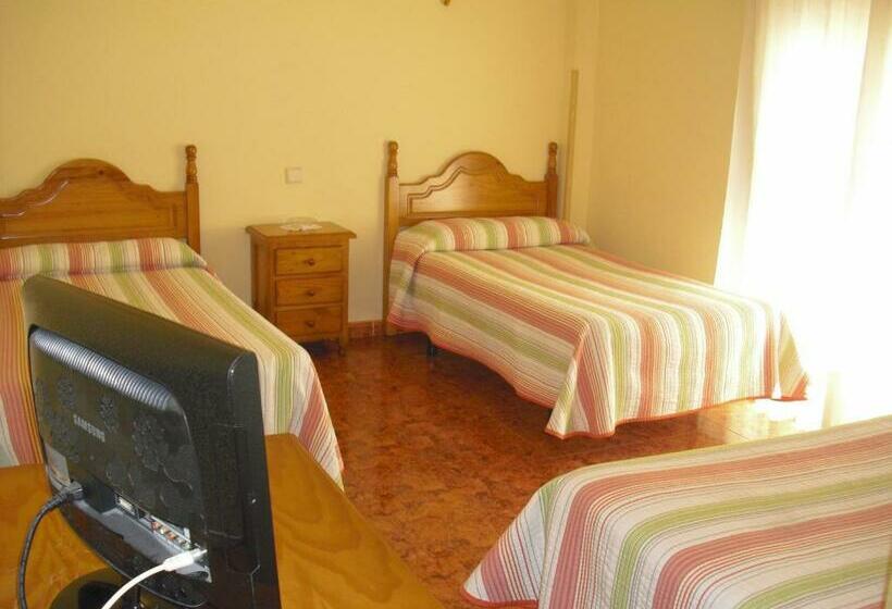 Номер Стандарт Трехместный, Hostal Sunami