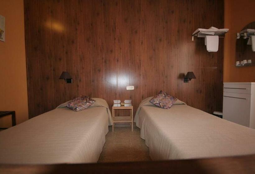 اتاق استاندارد با سرویس بهداشتی مشترک, Hostal Juventus