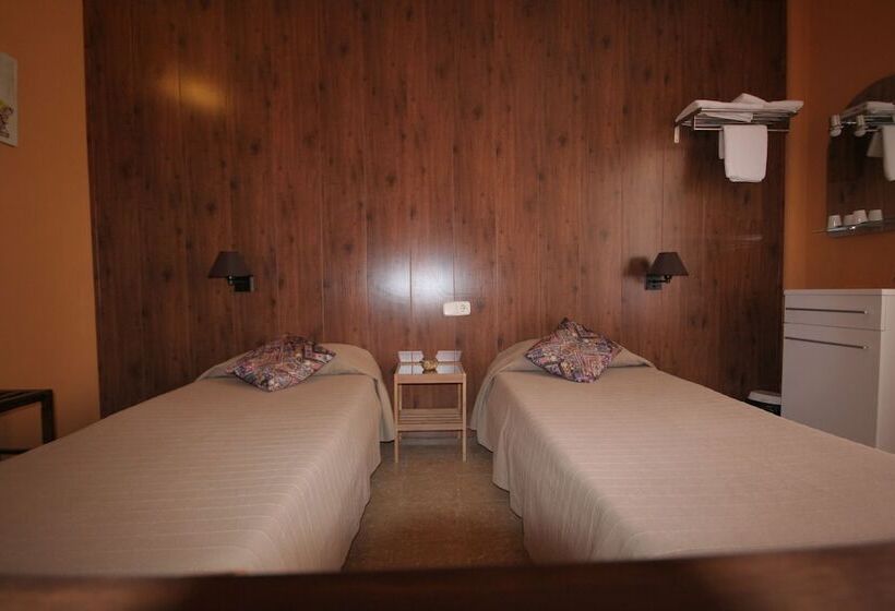 اتاق استاندارد با سرویس بهداشتی مشترک, Hostal Juventus