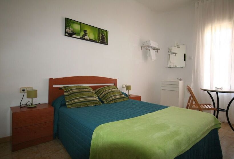 اتاق استاندارد با سرویس بهداشتی مشترک, Hostal Juventus