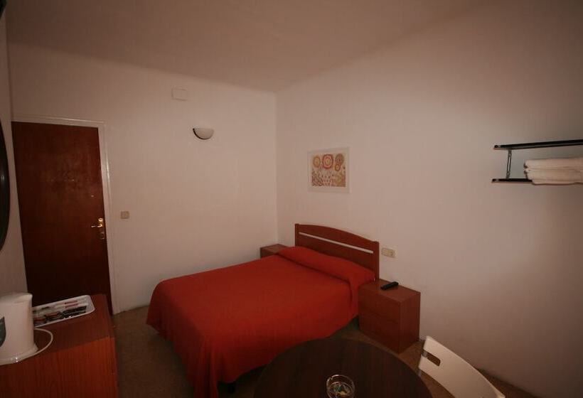 اتاق استاندارد با سرویس بهداشتی مشترک, Hostal Juventus