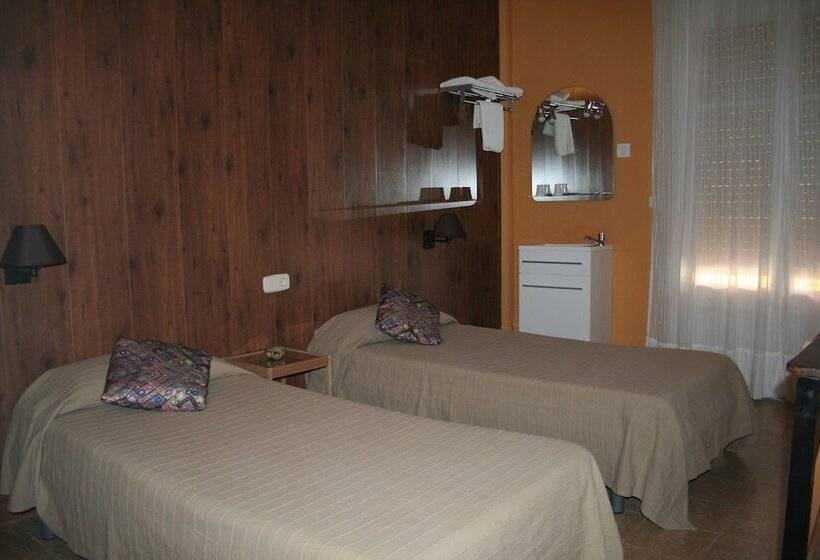 اتاق استاندارد با سرویس بهداشتی مشترک, Hostal Juventus