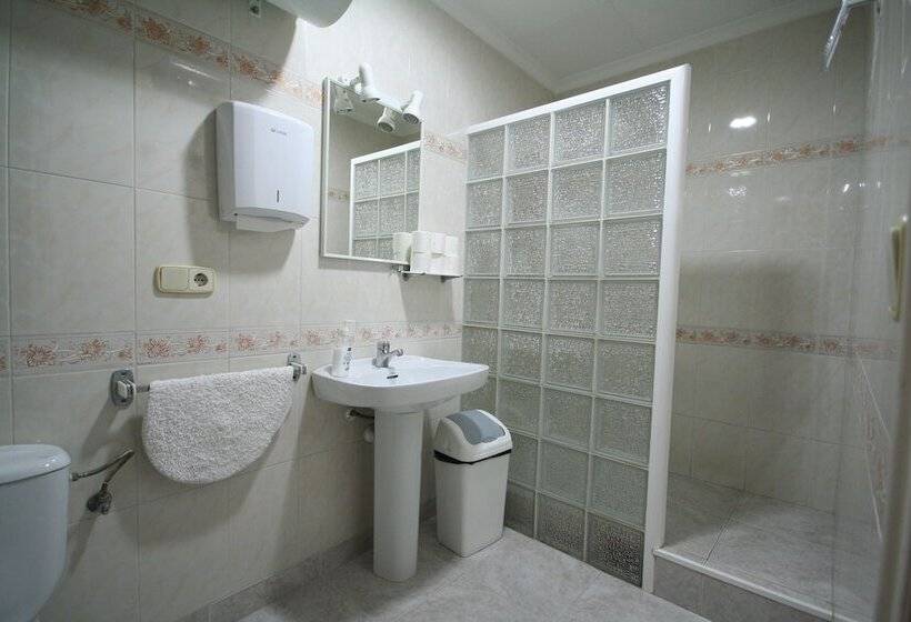 اتاق استاندارد با سرویس بهداشتی مشترک, Hostal Juventus