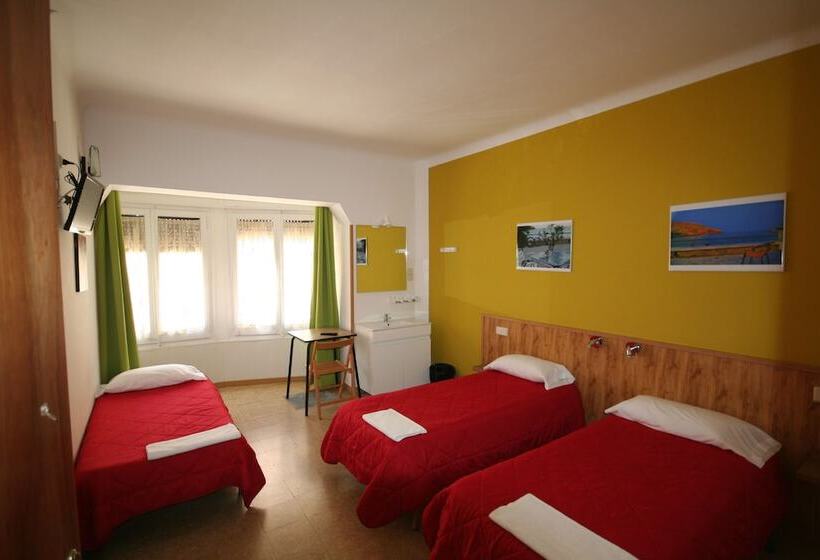 اتاق استاندارد سه تخته با سرویس بهداشتی مشترک, Hostal Juventus
