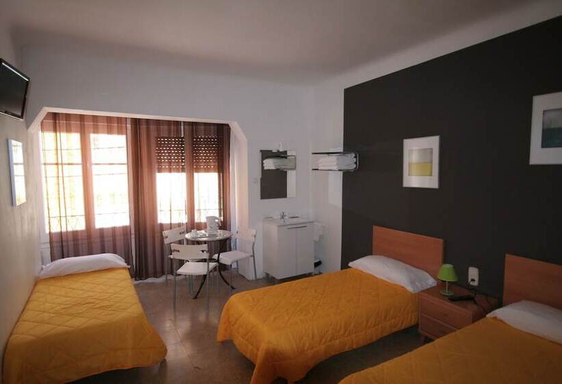 اتاق استاندارد سه تخته با سرویس بهداشتی مشترک, Hostal Juventus