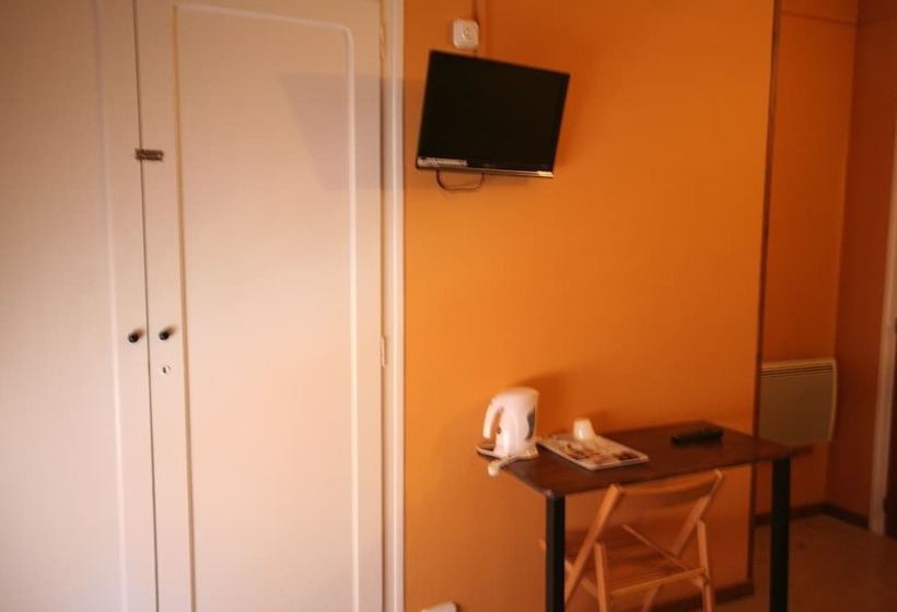 اتاق استاندارد سه تخته با سرویس بهداشتی مشترک, Hostal Juventus