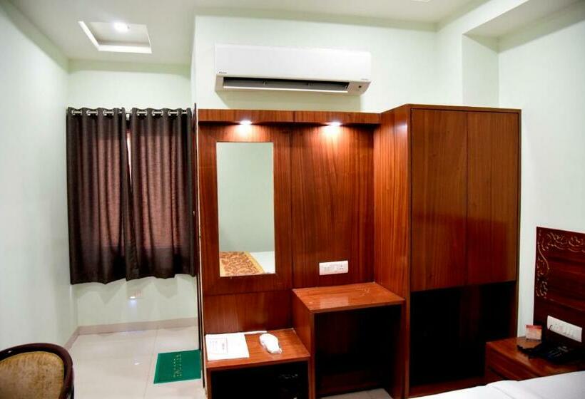 Номер Deluxe, Simran Pride, Raipur