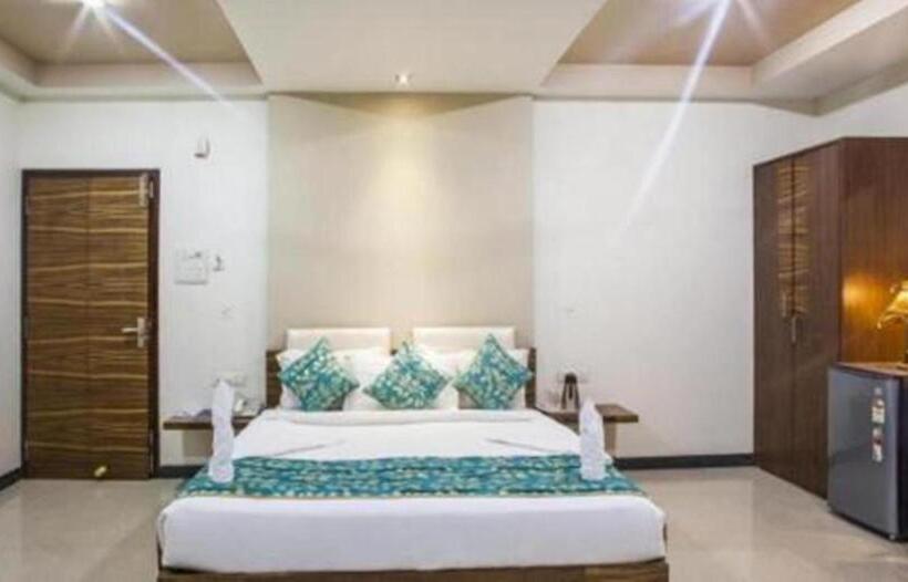 Люкс Superior, Simran Pride, Raipur
