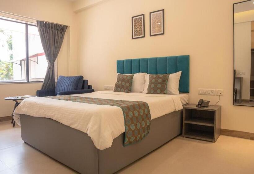 اتاق لوکس, Girivihar Holiday Club   Pure Veg